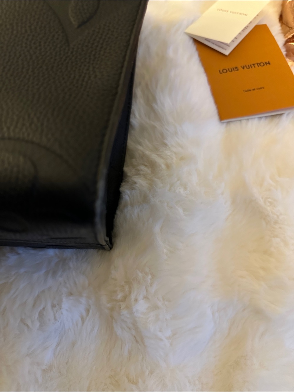 Black MEDIUM On the Go MM ✨STYLE✨Embossed leather bag black and gold - Picture 12 of 16